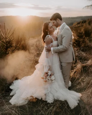 It was so much fun this amazing autumn shoot with Julia and Lars for a photographer mentoring. 
Obsessed with everything about this day ✨
Thank you so much:
@_blumen_von_herzen 
@juliaandlars 
@kh.fashionhouse 
@annafischer_brautundbraeutigam 
.
.
.
#weddingdress #weddinginspiration #autumnwedding #weddingphotographer #weddingflowers #bridestyle #weddingmakeup #weddingplanning #mentoringmatters #photographerlife #weddingwear #weddingseason #autumnbride #weddingdetails #brideandgroom #thewed