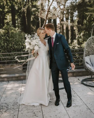 Wonderful Summer Wedding ~ Charlotte & Tobias .. 
So elegant with a lot of attention to beautiful details & flowers. 
They celebrated their wedding day in one of my favourite locations @morrhof . 
***
Flowers & Decorations: @liebesplan 
Hair & Makeup Styling: @_annasteiner_ 
Stationery: @wunderwerkstatt_driedflowers 
Music: @listen2band 
Violin: @martinguha 
.
.
.
.
#weddingdress #weddingplanning #brideandgroom #bridemakeup #weddinginspiration #weddinginitaly #bridalhair #weddingstyle #brideandgroom #bridetobe #morrhof #bridetobe2025 #weddingphotographer #gettingmarried #theweddingbliss #stationerylove