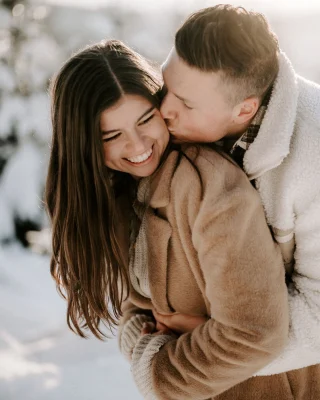 W I N T E R  ENGAGEMENT S E S S I O N✨
Winter as I love it with lots of snow and lots of fun at a snowball fight. 
Thank you Adrienne & Phillip 🤍
.
.
#bridetobe #winterfashion #winteroutfit #wintercouplesession #snowsession #weddingphotography #engagement #winterengagementsession #bridestyle #couplegoals