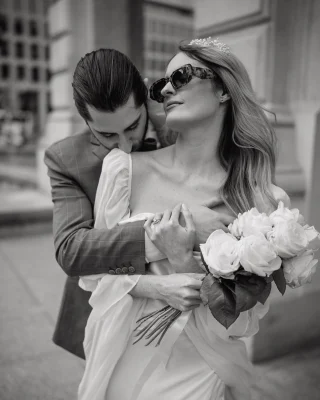 Effortless elegance in Black & White… 
Still my favourite urban session with @roseplusoliver. 
Featured in @britishvogue & @newyorkbridesmag 🤍
.
.
.
#bridetobe #editorialphotography #weddingphotography #blackandwhitephotography #timelessstyle #weddingdress #weddinginspiration #bridestyle