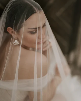 Bridal veils are back in fashion for a mixture of tradition, romance and aesthetic preferences. ✨

A veil has a deep symbolic meaning that is still important to many brides today and is also a beautiful accessory that adds a special touch to the wedding day.

What about you? 
Are you team veil? Yes or no? Let me know… 🤍

#veilfashion #bridestyle #brideaccessories #weddingstyle #weddingplanners #elegantwedding #glamourstyle #weddingmakeup #weddingdress #weddingfashion #weddingphotographer